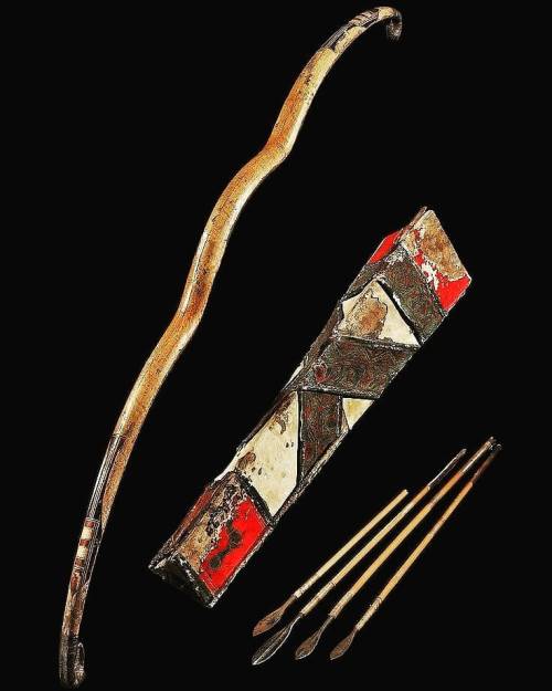 arthistoryfeed:A Scythian bow along with arrows and a decorated quiver dated 3/1stC BC. The provenan