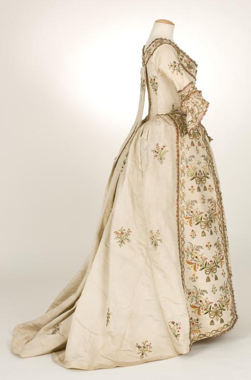 Robe à la Piémontaise ensemble, 1770-1790