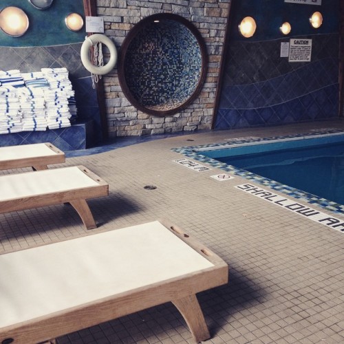 <p>Pool all to myself! Even tightened the bolts on the rattling pool ladder, it was messing with my zen. #techlife can’t escape it.  (at Sheraton on the Falls)</p>