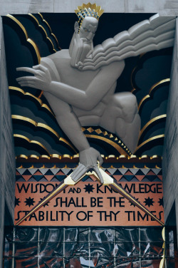 dduane:  fixeche:  Wisdom and knowledge  Instantly recognizable to visitors to Rockefeller Center 