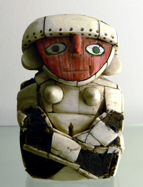 Inca figurine carved from a spondylus.  Artist unknown; ca. 1400-1532.  Now in the Ethnological Muse