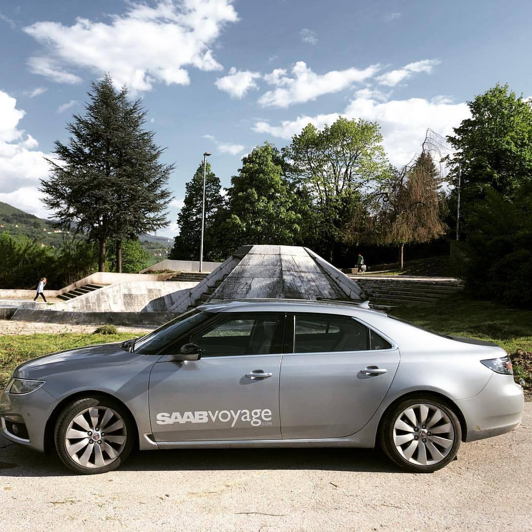 Vraca Spomenik.
More:
https://www.spomenikdatabase.org/sarajevo
#saabvoyage2019sarajevo
#saab95ng #family #balkan #travel #familytime #balkans #travelphotography #love #travelgram #familyfun #instatravel #familyfirst #travelling #familyday...