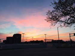 randomnessensues:  There are lots of boring things about Nebraska. The sunsets aren’t one of them