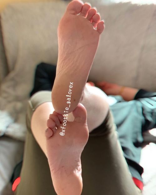 Just having a chilled day  . . . . . #solesfetish #solesfetishnation #solesandtoes #solelover #solel