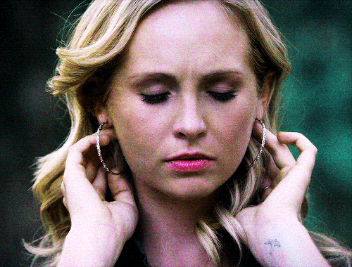 tvdversegifs: Candice King as CAROLINE FORBES in THE VAMPIRE DIARIES | S02E05 | KILL OR BE KILLED