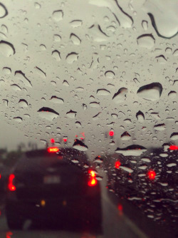beautifulistic:  I love rain omg. 