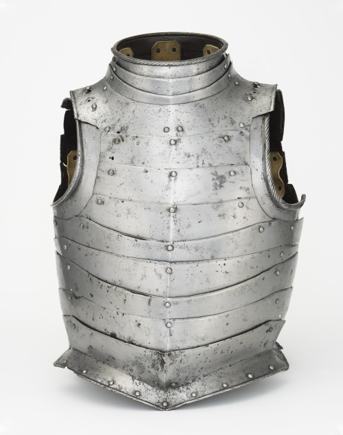 armthearmour:A lovely composite Anima Cuirass, Germany, late 16th century,housed at the Royal Collec