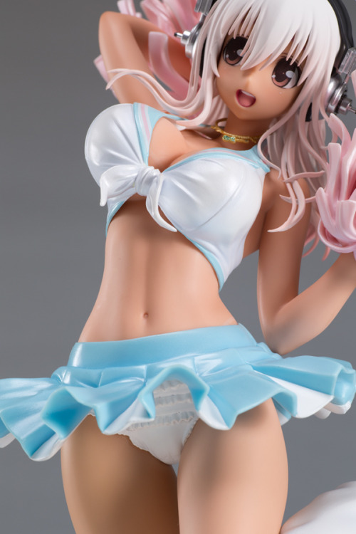 supersonicrocking:  This is the latest Sonico figure from Orchidseed: Super Sonico Cheerleader Ver. - Sun*Kissed - A recolour of their previous Cheerleader Ver. piece from 2014. As before it is a 1/6 scale, PVC figure standing at 305mm tall. This figure