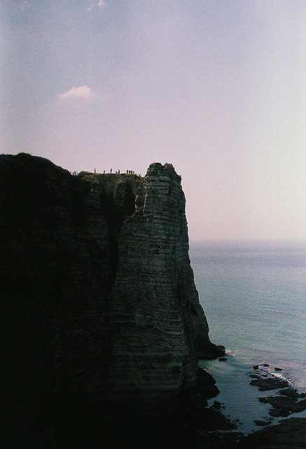 eliego:  Etretat by Ousseynou Cissé on Flickr. 