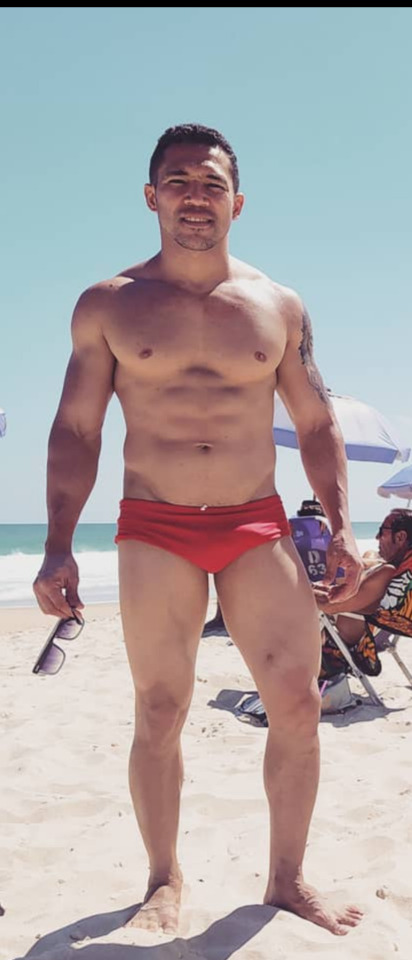 tautspeedos:will73world:Shorties are the cutest #red