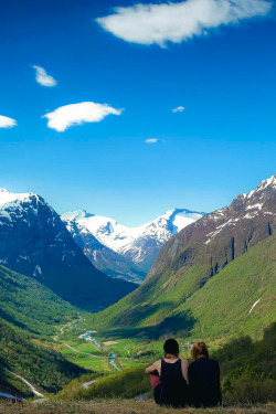 plasmatics:  Looking into the valley by Emil