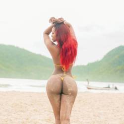 I WOULD LICK ALL THE SAND OFF THAT ASS!