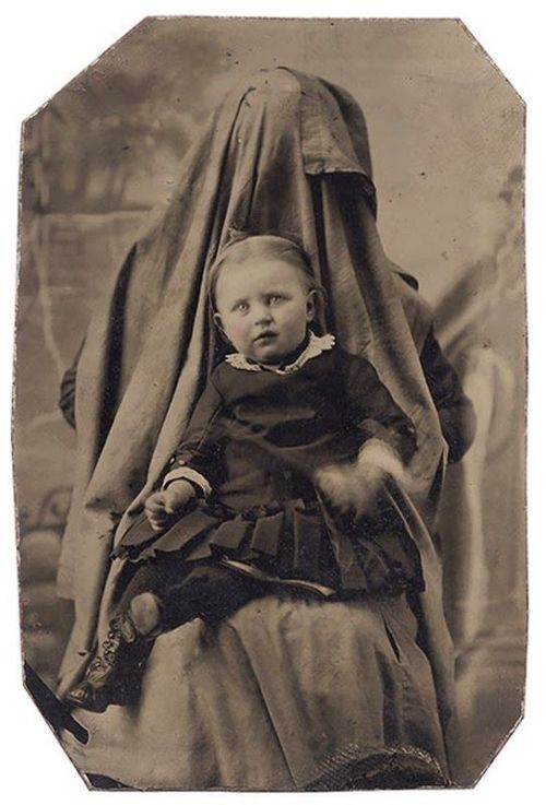 anxious-alarmist:  Hidden Mothers Victorian mothers would disguise themselves in order to keep their children still for a photograph, due to the minute and a half exposure times.