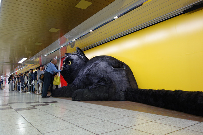 archiemcphee:  Earlier this year we featured an amazing plush billboard in Tokyo’s