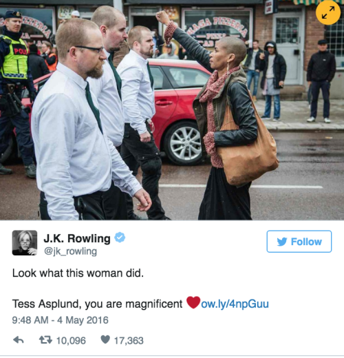 tkdancer:  annuhbobanna:  huffingtonpost:  Brave Black Woman Stands Alone Against Hundreds Of Neo-Nazis  Tess Asplund.  keep in mind, the neo nazis had police protection while marching keep this in mind next time europeans say racism in europe is dead