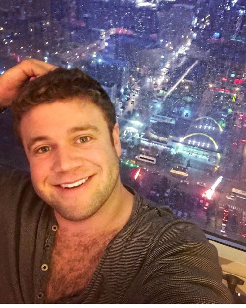 gregoriusboomer:  Embarrassingly posting this selfie because I am bored and alone and it’s storming and why not 