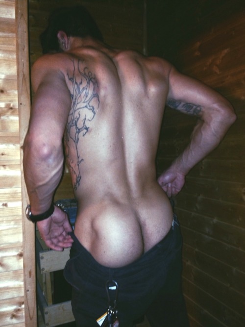 doyoulovemymen:  Butt dimple 