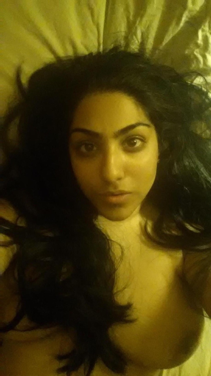 sexysouthasians:  What a pair of bOOb 👀 Credit: @indianpakibabes