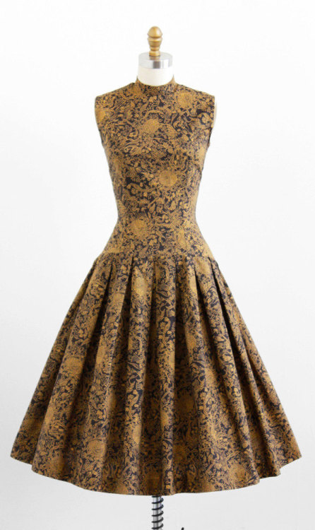 ephemeral-elegance:Printed Cotton Dress and Jacket, ca. 1950sJonathan Loganvia Rococo VintageThis lo