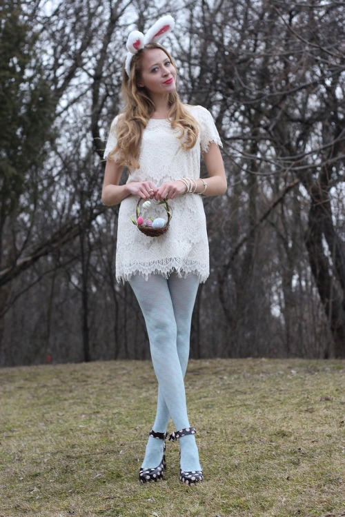 XXX fashion-tights:  White lace dress with turquoise photo