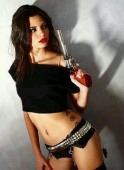 girlandguns:  Girl With Gun  follow me at : http://girlandguns.tumblr.com/