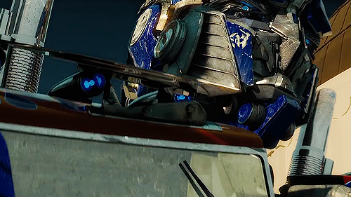 true-fan-transformers:  Happy birthday to the man who was born to be Optimus Prime! 