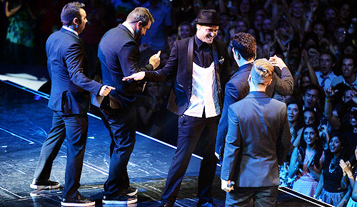 feyminism-blog:  N’Sync reunites onstage during the 2013 MTV Video Music Awards