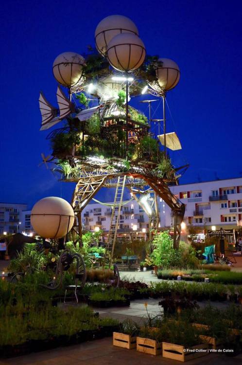 steampunktendencies:  The flying greenhouse called “Aéroflorale” by François Delarozière in Calais, France.