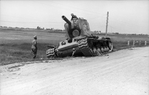 ww2inpictures:German soldiers inspect an abandoned Soviet KV-2 heavy tank. The KV-2 was armed with a