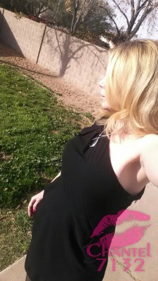 chantel7132-original:  Backyard…  Sexy as fuck xxx