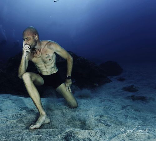 Underwater barefaced thinker