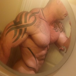bearmuscleworship:  Tattoo, Hairy, Muscular… The first three words that come to mind