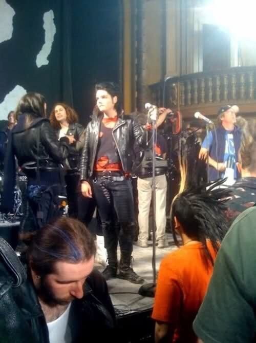 mr-mushroom123:thewifiisout:behind the scenes of desolation row  b l e s s