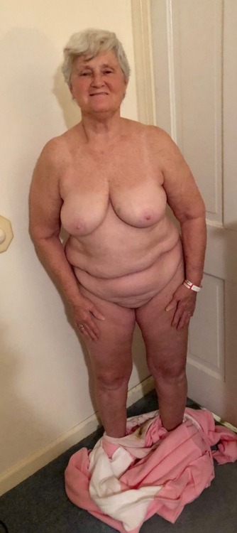supersexybbwandfattygrannies:my wife marcie,up to 185 ,now shes happy and iam proud of her
