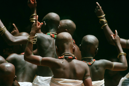 accradotalt:a—fri—ca:BENIN, PORTO NOVO.  Ceremony ending initiation to the god Loko by Jean Claude C