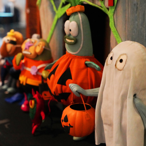 Up CLOSE with the puppets from “The Legend of Boo-Kini Bottom” Special 