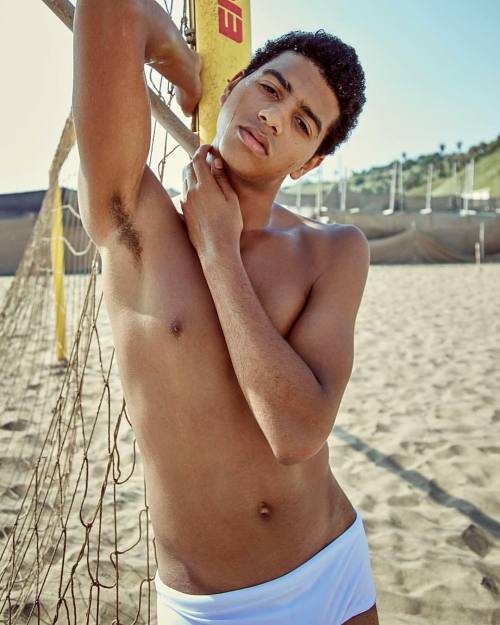 Solopezoncillos:axel Toledo