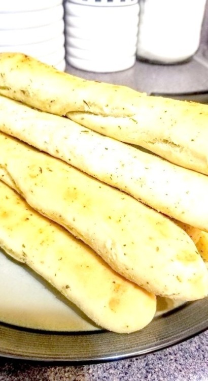 Parmesan-Herb Breadsticks
These fluffy, baked breadsticks are bursting with Parmesan and herb flavor and go great with Italian cuisine. 2.5 cups bread flour, 1 teaspoon garlic salt, 1 teaspoon salt, 2 tablespoons olive oil, 2 teaspoons Italian...