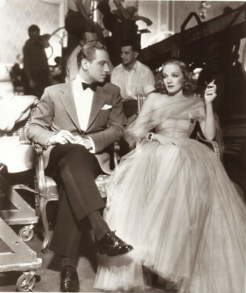 nowvoyagerit:Marlene Dietrich and Melvyn Douglas during a break on the set of Angel (Ernst Lubitsch,