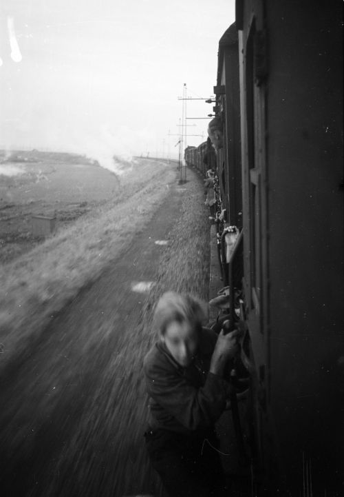 undr: Menno Huizinga. Faces of unbridled joy. Dutch Boys ride the freedom train After Liberation Fro