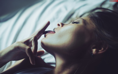 anexquisitenymph:  by Andrew Lucas 