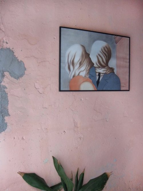 vertigineinvolo:  Framed on the wall is a version of Rene Magritte’s 1928 painting “The Lovers II” // Photo by Musta lu