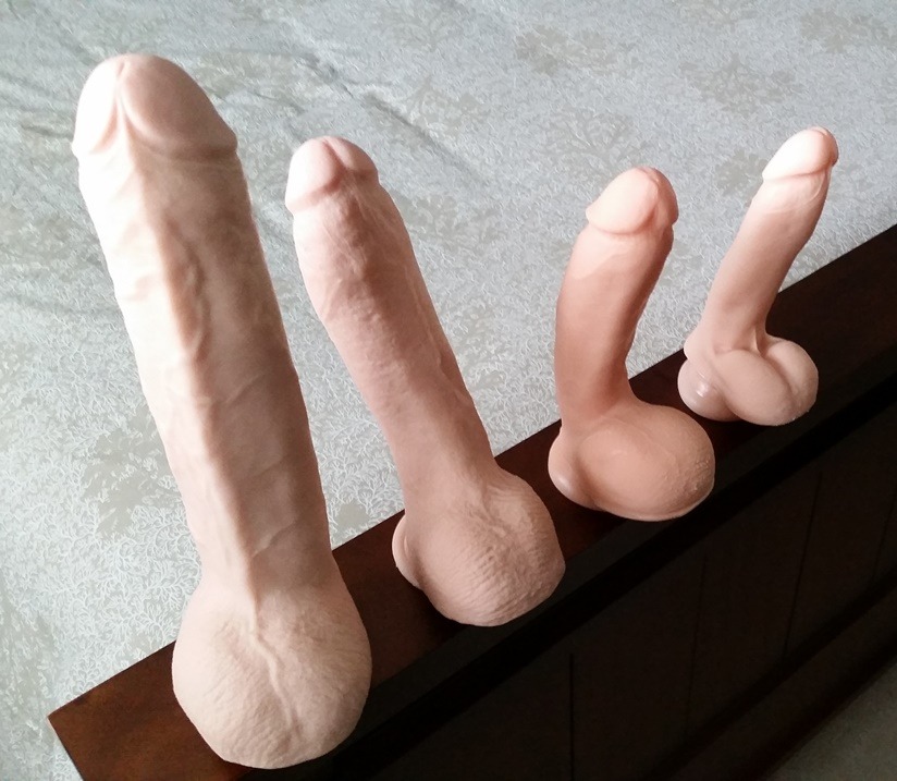 xoxox-shhh:  decisions, decisions…  i got fucked by the biggest dildo last night