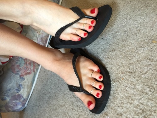 misswrinkles:Flip flops today