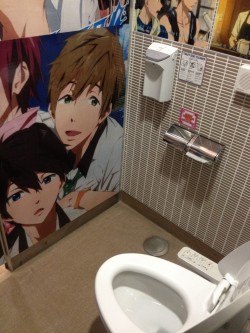 kurosu:  shigeruxxx:  free! lavatory  make