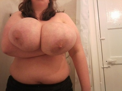 subbiescarlett:please let this be me some dayâ€¦ those udders could totally nourish