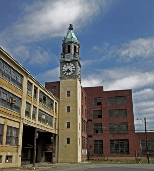 beautyofabandonedplaces:Scranton Lace Factory, Pennsylvania, [OC] [2448 x 2720]