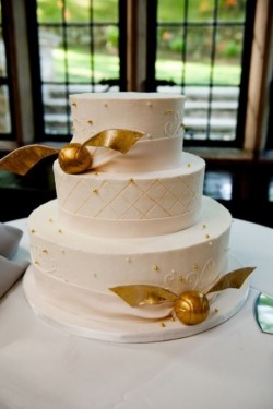 geekywedding:  Harry Potter wedding cake.  