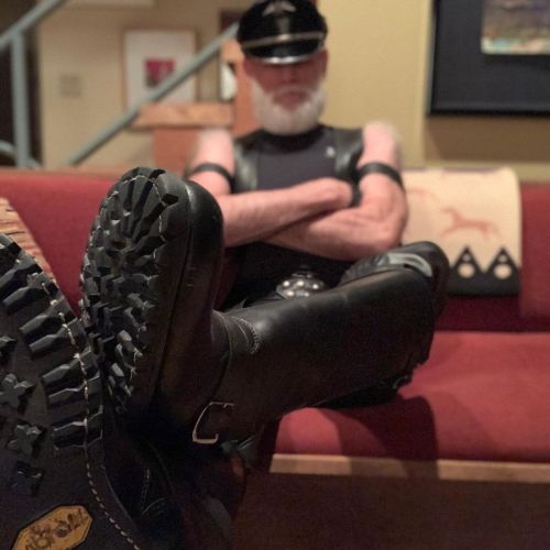 For the love of boots….#leather #leatherinstagram #gear365 #fullleather #gayleather #gayleath