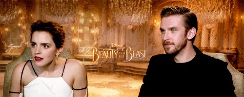 grahamewill:Dan Stevens watching Emma Watson fangirl